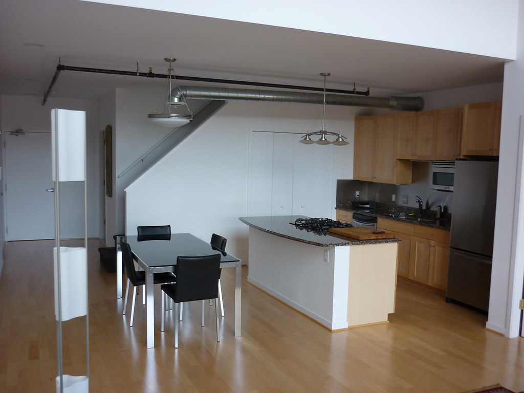 Kitchen & Dining